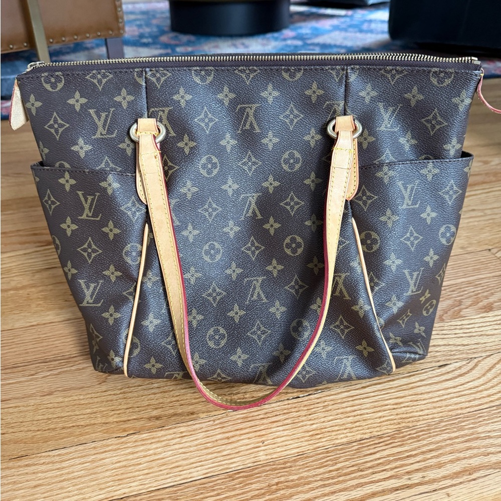 LOUIS VUITTON Monogram Totally MM Tote Bag